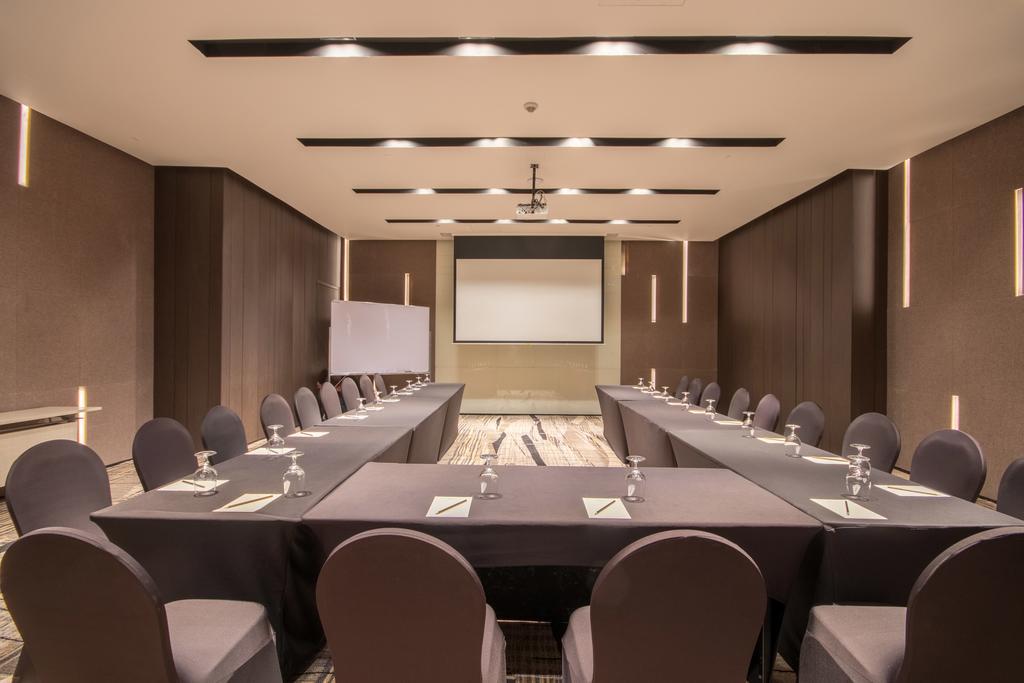 I'M Hotel Makati City Екстер'єр фото Meeting room