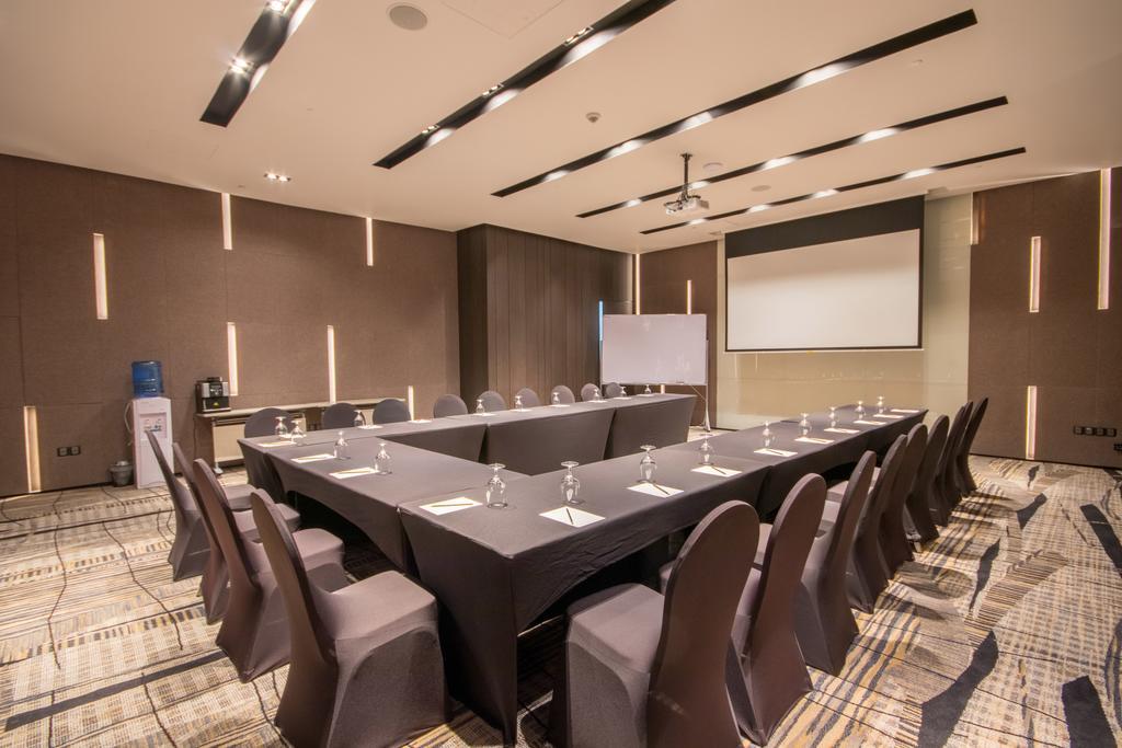 I'M Hotel Makati City Екстер'єр фото Meeting room at the hotel