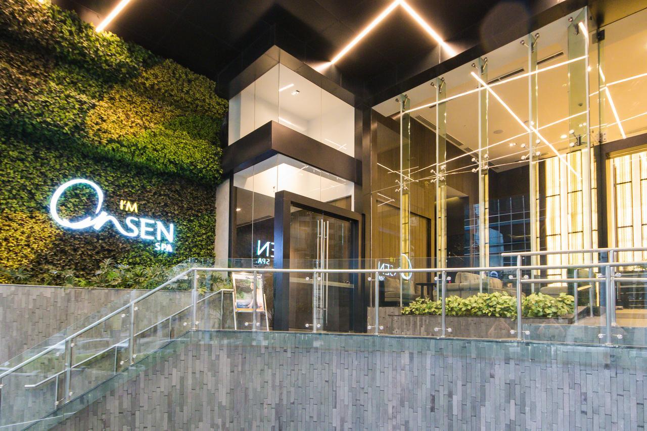 I'M Hotel Makati City Екстер'єр фото The entrance of the hotel